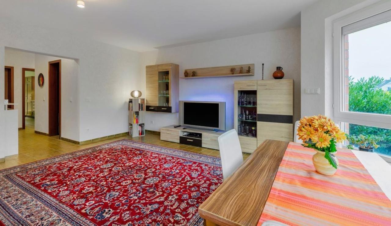 Modernes In Schoener Lage *